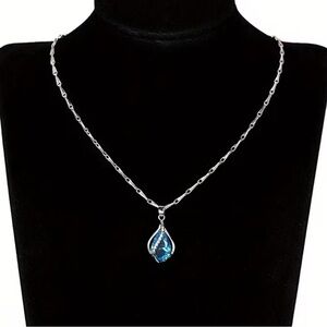 Kiss Elegant Blue Cubic Zirconia Necklace